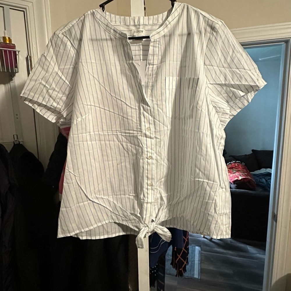 J Crew short sleeve button down v neck tie front top - Picture 8 of 8